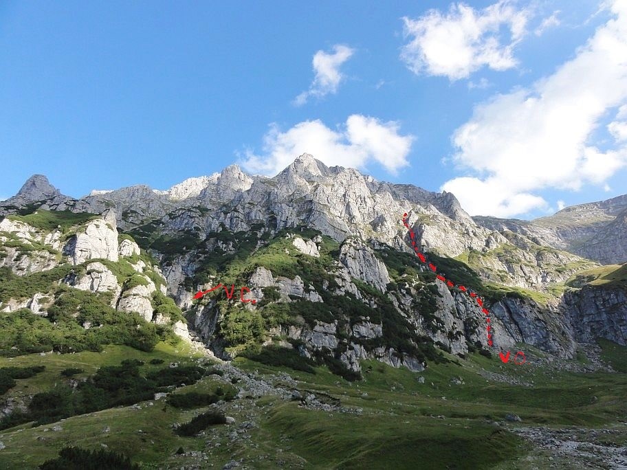 În stânga Valea Caprelor, în dreapta cu rosu Vâlcelul Obraznic. Sursă foto: Rupi