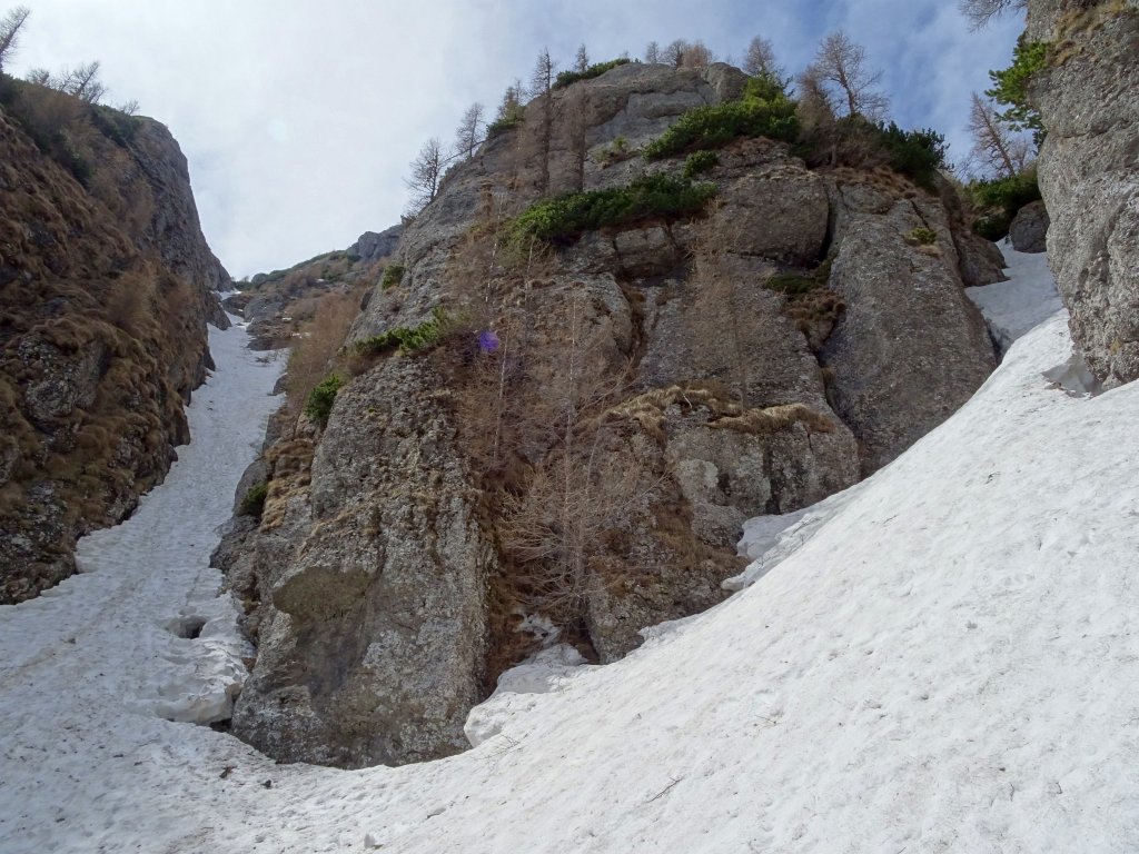 Bifurcația, în dreapta se iese la Strunga Măgarului. Sursă foto: Rupi