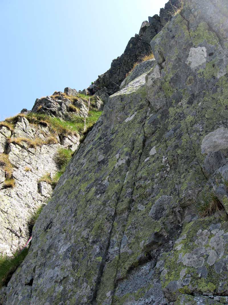Inceputul traseului. Sursă foto: retezatclimbing.ro